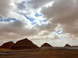 old white desert 3